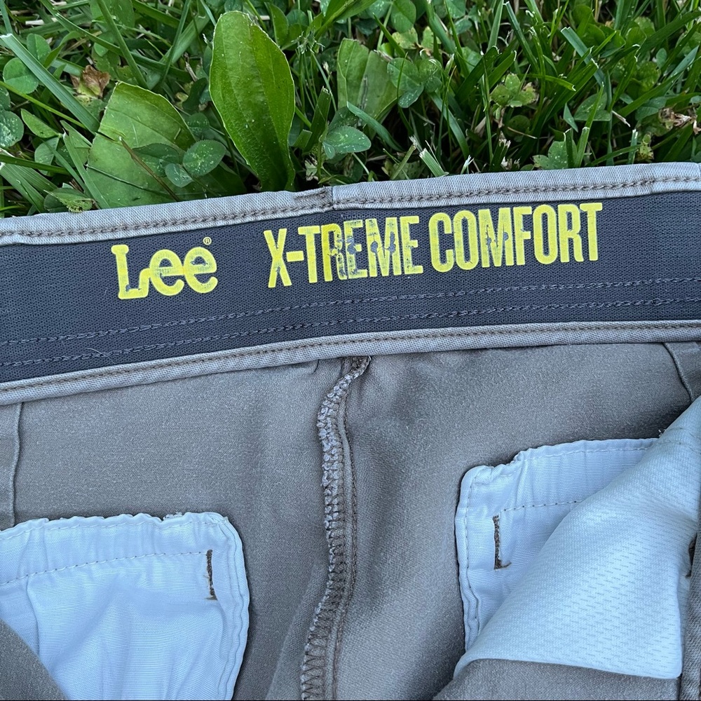 Lee X-treme Comfort khaki pants. 32x32